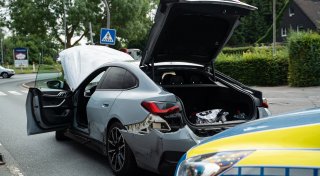 Drogen und Flucht vor der Polizei: Rätsel um Unfall-BMW führt nach Herford