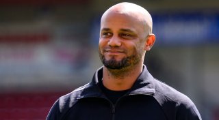 Kompany und die Sache mit der Visitenkarte von Uli Hoeneß