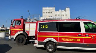 Feuerwehr im ABC-Einsatz in Minden: Lkw verliert Essigsäure - ein Verletzter