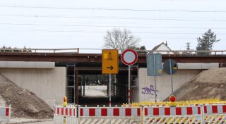 Neue Brücke kommt: Großflächige Sperrungen im Löhner Verkehr dauern länger