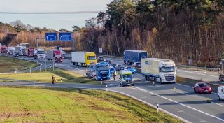 Autofahrer nach Unfall auf der A33 bei Bielefeld schwer verletzt