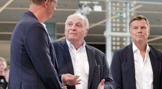Hoeneß rügt Transfer-Wahnsinn mit Schlossallee und Scheich