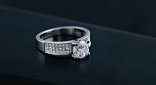 Häusliche Gewalt in Stemwede: Frau sollte Verlobungsring schlucken