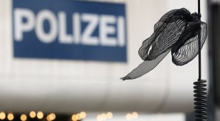 Getöteter Kollege in Brandenburg: NRW-Polizei mit Trauerflor an Streifenwagen