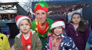 Mit vielen Fotos: Glühwein und strahlende Kinder am ersten Advent in Gütersloh