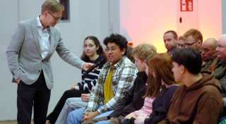 Großer Andrang bei Gütersloher Wahl-Arena: Diese Themen sorgen für Diskussionen