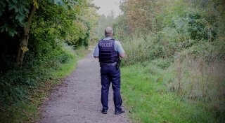 Versuchte Vergewaltigung in Bielefelder Park: Polizei fahndet mit Phantombild