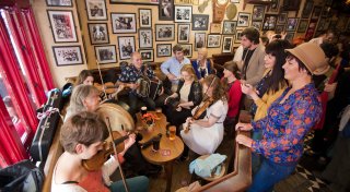 Guinness, Cider und Whiskey: Das sind die besten irischen Pubs in OWL