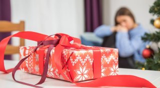 Kann ein falsches Geschenk zur Beziehungskrise führen?