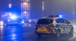 Schläger-Duo tritt in der Bielefelder Innenstadt auf zwei Zufallsopfer ein