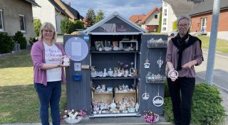 Nachbarinnen verkaufen besondere Deko in neuem Selbstbedienungshäuschen in Kirchlengern
