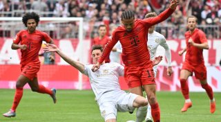Meister-Entscheidung vertagt: Bayern und Bayer gewinnen