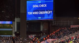 Neuer Service im Stadion: Schiedsrichter erklärt Videobeweis