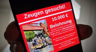 Radlader zerstört: Höxteraner Baufirma lobt hohe Belohnung für Hinweise aus
