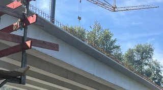 Neue Mastbruchbrücke an der Paderborner B1: Arbeiten liegen voll im Zeitplan