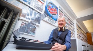 Sammler legt auf und ab: Bielefelder Altstadt bekommt wieder einen Hotspot für Schallplatten