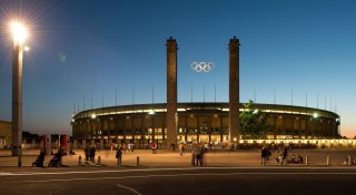 Olympiastadion für NFL umgebaut: breitere Türen, mehr Klos