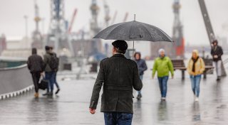 Stürmisches Wetter an Küste - Fähre verkehrt nicht