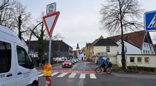 Neue Vorfahrtsregelung im Kreis Gütersloh polarisiert: Ist die Kreuzung jetzt sicherer?