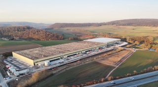 Gigantische Halle an der A44 bei Warburg: Logistikfirma will bis zu 700 Arbeitsplätze schaffen