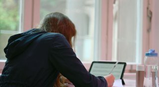 Umfrage: Smartphones stören junge Menschen beim Lernen