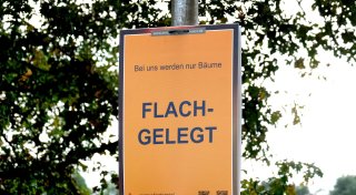 Anzügliche Plakate in Gütersloh sorgen aktuell für Aufregung - Gag oder Sexismus?