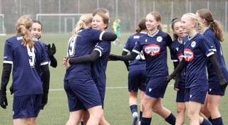 Bielefelder Fußballerinnen grüßen als Tabellenführer