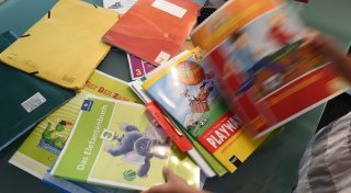 Warum die Stadt Enger Schulbücher in Herford bestellt - statt Einzelhändler vor Ort zu unterstützen