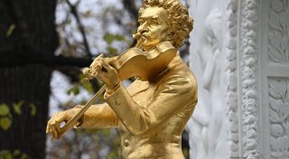 Walzerkönig als Pop-Pionier: Wien feiert 200 Jahre Strauss