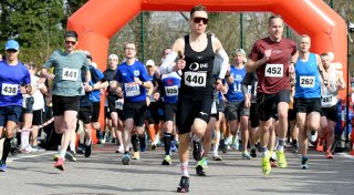 Fotos und Videos: Neuer Teilnehmerrekord beim Weser-Werre-Lauf in Bad Oeynhausen