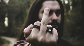 Anzeige wegen Mittelfinger, Warnung vor Schockanrufen und erfolgreiches Restaurant schließt