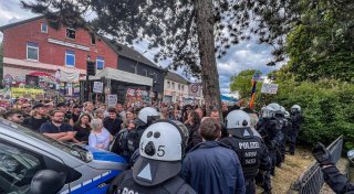 Mit Musik, Eiern und Haltung: Breite Allianz stellt sich in Herford Neonazi-Aufmarsch entgegen
