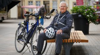 Bielefelder Rentnerin radelt einmal um die Welt, um Kindern zu helfen