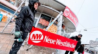 Rot-weißer Glanz für das kultige Bielefelder Bratwurst-Rondell am Jahnplatz