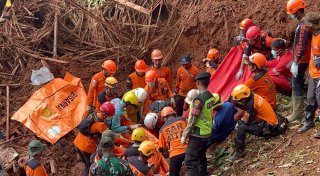 Erdrutsche in Zentraljava: 18 Tote und Dutzende Vermisste