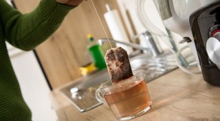 Künstlich oder natürlich? So erkennt man Aromen im Tee