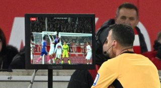 Bericht: Regelhüter prüfen Video-Check auch bei Eckbällen