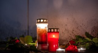 Nach Fund von drei Leichen wird mutmaßlicher Täter gesucht