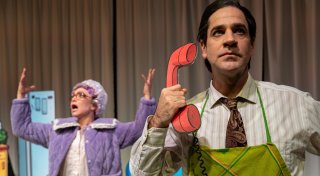 Serienmörder, Mutterkomplex und Live-Musik: Premiere im Paderborner Theater