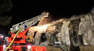 Nach Feuerwehr-Großeinsatz in Bad Driburg: Ursachensuche in einem großen Haufen Schutt