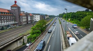Wilde Verfolgungsfahrt durch Bielefeld: BMW rast durch OWD-Baustelle und bleibt stecken