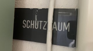 Blick in einen Klinik-Bunker, ein Gedenkstein für Philipos und die Strecke der Lidl-Deutschland-Tour
