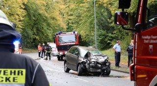 Kollision mit Linienbus: Autofahrer stirbt bei Unfall auf B239 in Lübbecke