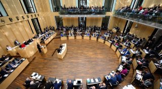 Finanzpaket steht - Forderungen zur Verteilung
