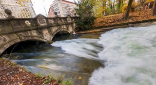 Surfer in Sorge: Eisbachwelle in München ist verschwunden