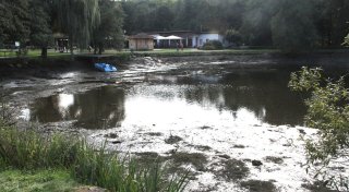 Wasserablauf defekt: Paddelteich in Bad Wünnenberg läuft leer
