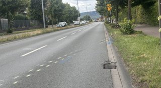 Bielefelderin lebensgefährlich verletzt - Unfallfahrer lässt sie einfach liegen