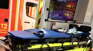 Mann „kapert“ Krankenwagen vor Bielefelder Klinik: Verfolgungsjagd durch die ganze Stadt