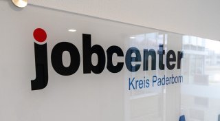 Beim Paderborner Jobcenter ist das Geld knapper geworden