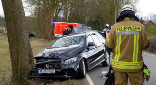 Verkehrsunfall bei Altenbeken: Autofahrer wird schwer verletzt